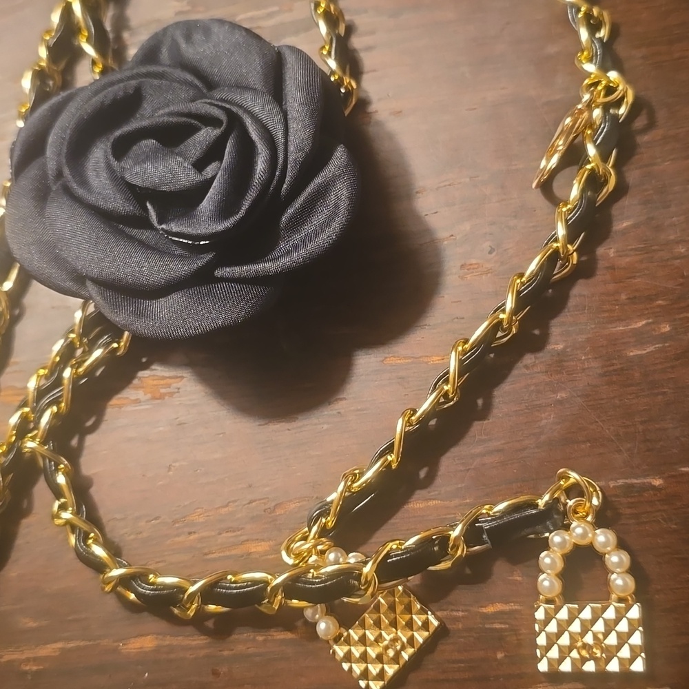 Fashion Jewelry Black and Gold Tone Belt with Elegant Camellia Design - Picture 2 of 2